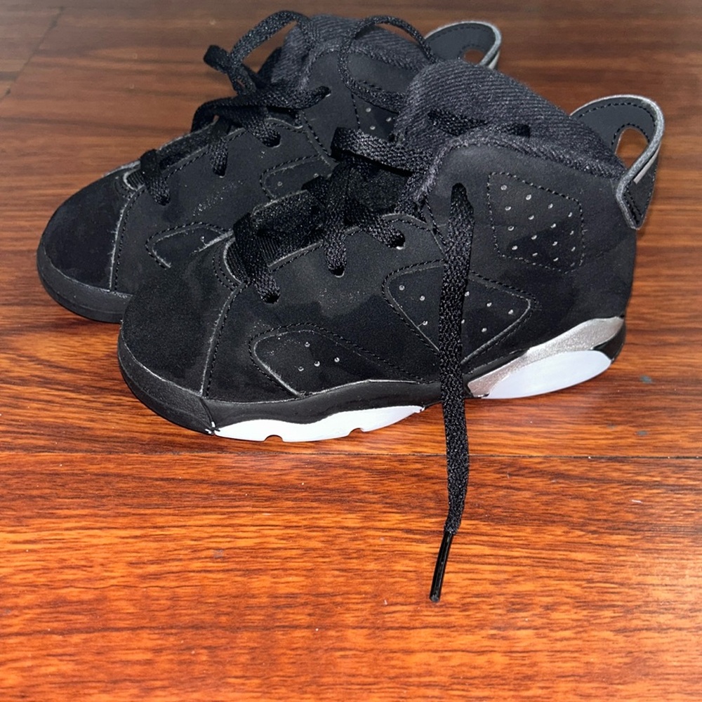 Toddler Jordan 6. Black and silver size 8c